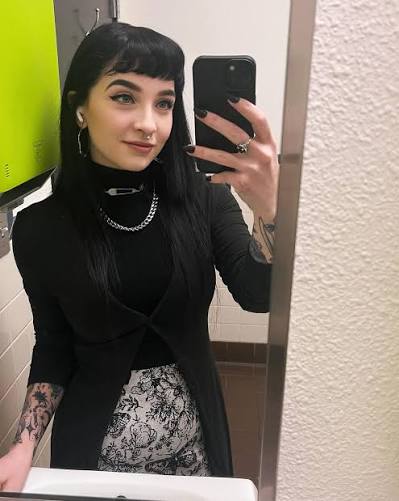 files/goth_self_1.jpg